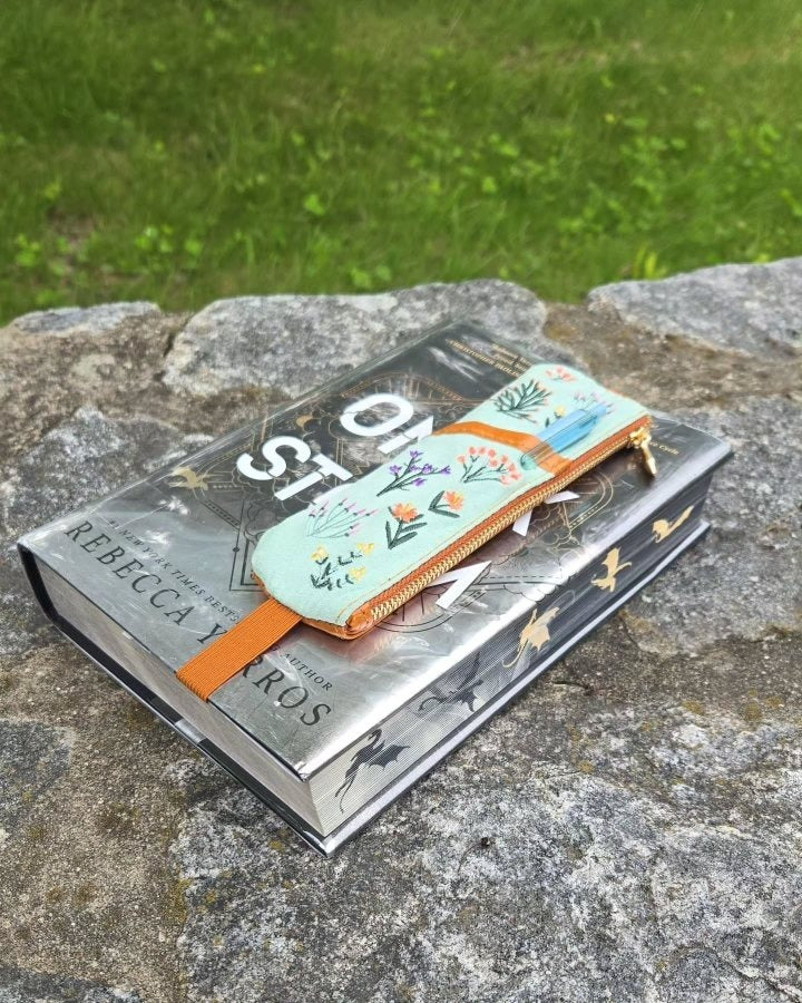 Onyx Storm (Wing and Claw Collection)